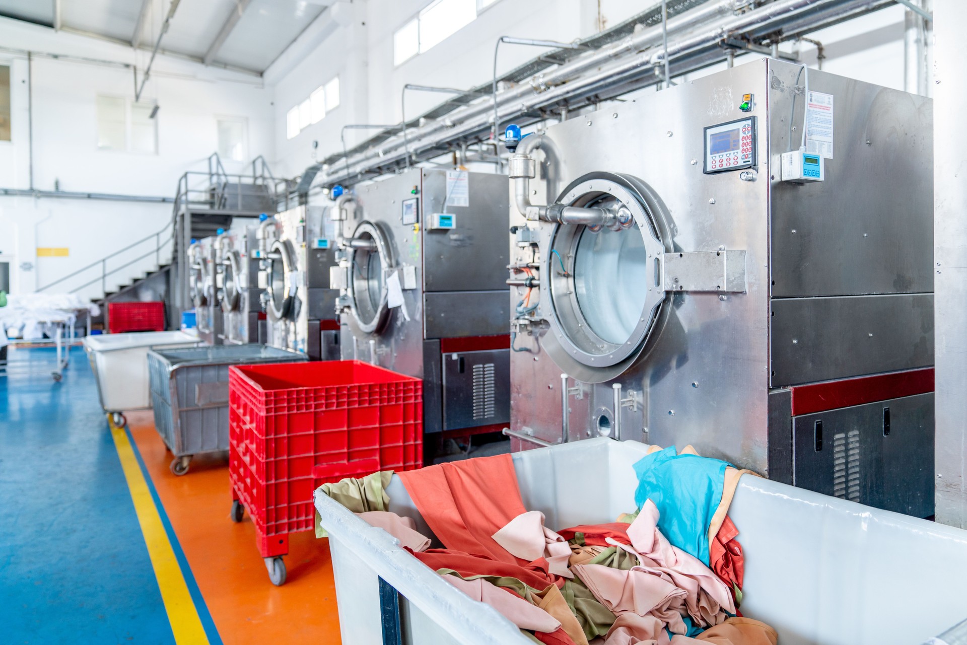 Industrial wash machine for washing a big amount of textiles